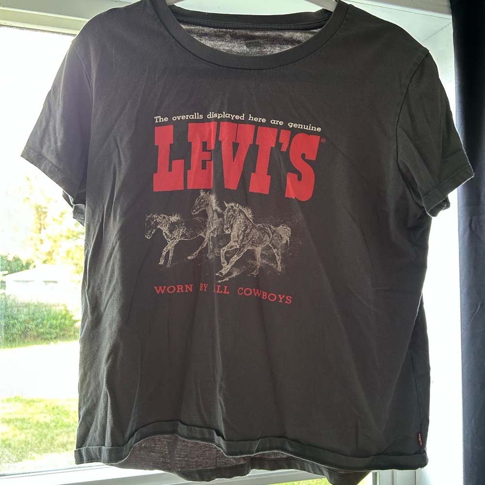 Levi's Dark Gray T-Shirt with Red Graphic